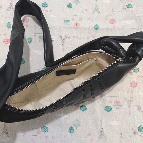 Lemaire Croissant Black Leather Crossbody Bag - Picture 7 of 8